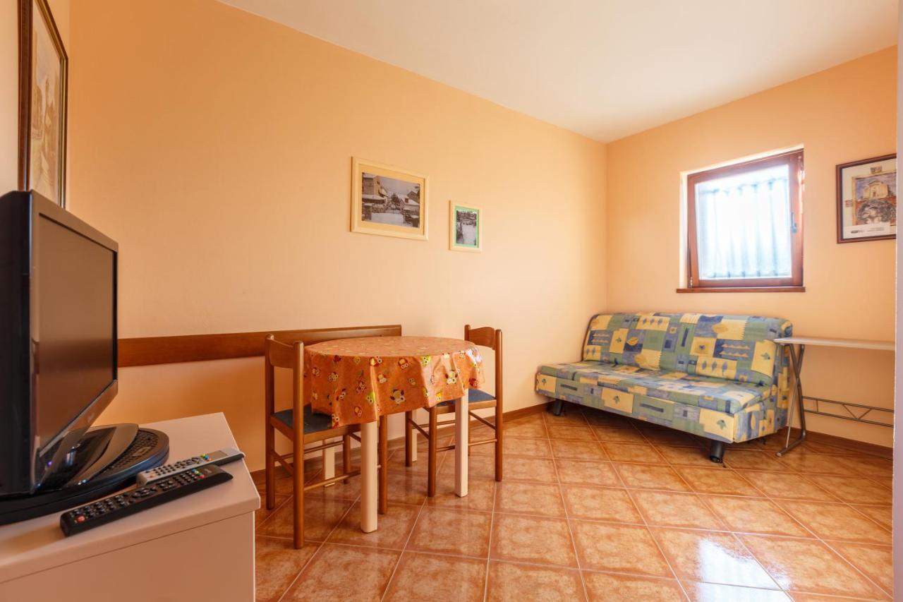 Alda-App Appartement Funtana Buitenkant foto